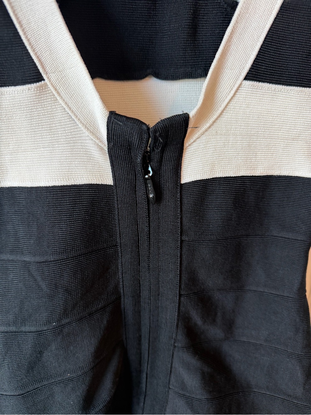 Herve Leger Black and White Sleeveless Bandage Dress - Classic Contrast - Picture 4 of 5